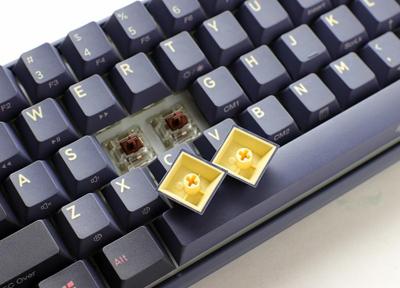 Ducky one 3 cosmic blue sf rgb mechanisch toetsenbord (donkerblauw, us lay-out (qwerty), cherry mx red, 65%, rgb leds, double-shot pbt, hot-swappable, quack mechanics)