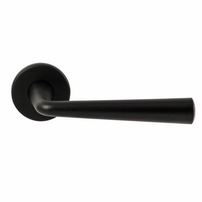 Hardbrass Deurkruk Mikonos op rond rozet 4mm dun - zwart Hardbrass Deurkruk Mikonos op rond rozet 4mm dun - zwart