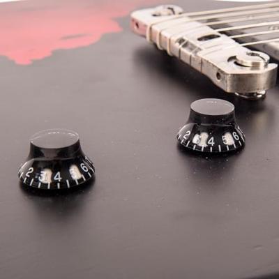 Vintage V120 ICON Distressed Black over Cherry Red elektrische gitaar Vintage V120 ICON Distressed Black over Cherry Red elektrische gitaar