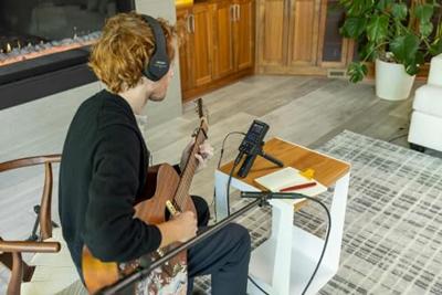 Zoom R4 MultiTrak handheld recorder