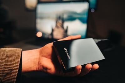 Verbatim Store n Go Slim 2 TB Externe SSD harde schijf USB-C 3.2 Gen 1 Zwart 32183 Verbatim Store n Go Slim 2 TB Externe SSD harde schijf USB-C 3.2 Gen 1 Zwart 32183