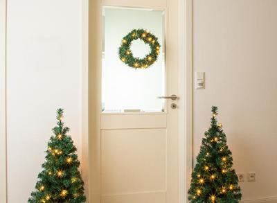 Premium Set Van 2 Kerstbomen En 1 Krans - 50 Warm Witte LED's