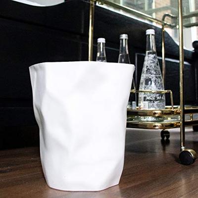 QUVIO Prullenbak gekreukt design wit