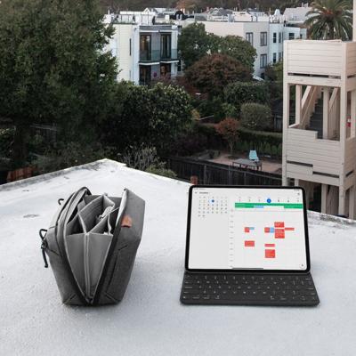 Peak Design Tech Pouch Charcoal Organizer-tas voor smartphones, kabels etc. (donkergrijs), zwart, M - MEDIUM, Travel Line is een volledig aanpasbaar systeem
