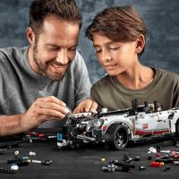 LEGO Technic - Porsche 911 RSR Constructiespeelgoed - thumbnail