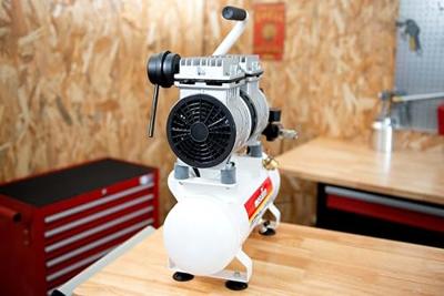 MECAFER Stille compressor - 425513 - 6L - 0,5HP - Grijs MECAFER Stille compressor - 425513 - 6L - 0,5HP - Grijs