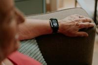 Alarmeringshorloge - Senior 4G | Persoonsalarmering | Rubber band | Afmeting: 44 x 29 x 13mm | LifeWatcher | LWS2000 - thumbnail