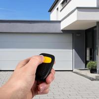 2-kanaals afstandsbediening - SCS SENTINEL - SimplyControl - Geel, bereik 40 m, frequentie 433,92 MHz, CR2032 lithiumbatterij inbegrepen - thumbnail