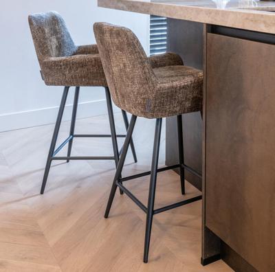 Richmond Draaibare Barstoel 'Linsey' Chenille, kleur Stone (zithoogte 68cm) Richmond Draaibare Barstoel 'Linsey' Chenille, kleur Stone (zithoogte 68cm)