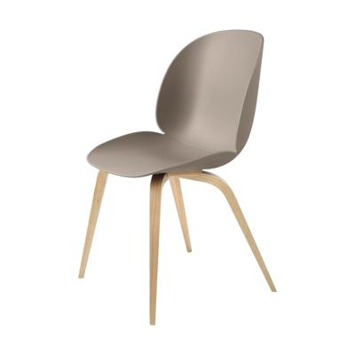 Gubi Beetle eetkamerstoel naturel eiken New Beige