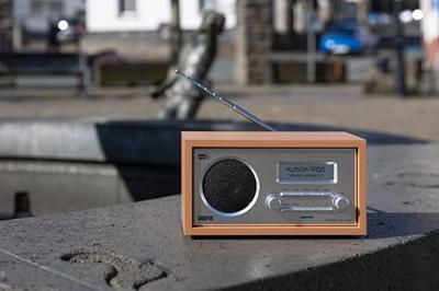 Imperial DABMAN 30 Mobiele DAB+ / FM-radio Hout - 22-129-00 Imperial DABMAN 30 Mobiele DAB+ / FM-radio Hout - 22-129-00