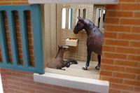 Kids Globe globe paardenstal met 7 boxen, 1:24 - thumbnail