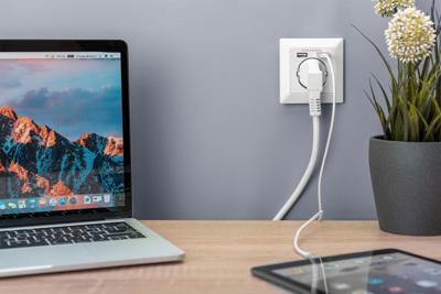 Digitus DA-70613 Stopcontact (onderbouw) Met USB Wit Digitus DA-70613 Stopcontact (onderbouw) Met USB Wit