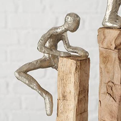 Sculptuur klimmend naar de top Sculptuur klimmend naar de top