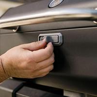 Masterbuilt Draagbare houtskoolbarbecue en -rookoven met kar - thumbnail