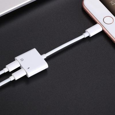 JOYROOM S-M403 ben Series Apple Dual Lightning adapter lengte: 1 2 m (wit) JOYROOM S-M403 ben Series Apple Dual Lightning adapter lengte: 1 2 m (wit)