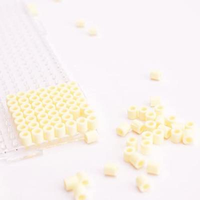 Vaessen Creative • strijkkralen creme 1100st.