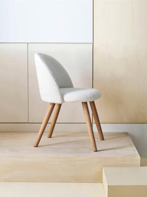 Kinderstoel van imitatiebont ivoor