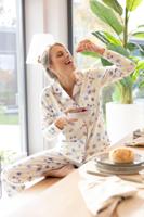 Doorknoop dames pyjama Hajo bloemen - thumbnail