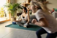 Elektrische Freihand-Milchpumpe BEABA blauw - thumbnail