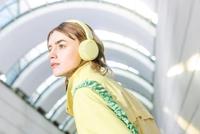 Sony WH-CH520 Draadloze on-ear Bluetooth-koptelefoon, Geluid van hoge kwaliteit, Lichtgewicht ontwerp, Batterijduur tot 50 uur, Snel opladen, EQ, Heldere gesprekskwaliteit, iOS & Android - Geel - thumbnail