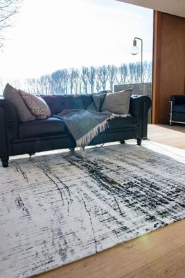Louis de Poortere - Griff 8926 Mad Men Metro Black & White - 240x340 cm Vloerkleed Louis de Poortere - Griff 8926 Mad Men Metro Black & White - 240x340 cm Vloerkleed