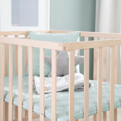 Babybox - ROBA - 75 x 100 cm - Inclusief matgroene boxmat 'Roba Style' - Wielen - Natuurlijk hout