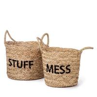 Rommelig en vol spullen, zet de zwarte mand neer. - thumbnail