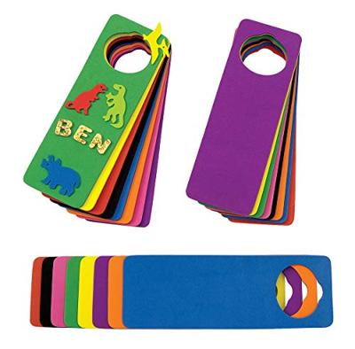Colorations - versier je eigen deurhanger foam, set van 24 Colorations - versier je eigen deurhanger foam, set van 24