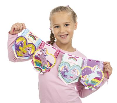 Totum eenhoorn - versier je eigen vlaggenlijn met diamantjes