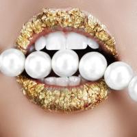 Foto Glas Art-Blad gouden lippen met parels, 80x80cm, multi-gekleurd, prachtig voor in de woon en of slaapkamer, inclusief ophang materiaal, - thumbnail