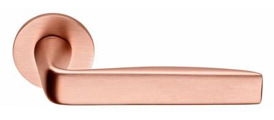 DND handles DND Viva! deurkruk op rond rozet - PVD koper DND handles DND Viva! deurkruk op rond rozet - PVD koper