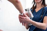 Urban Armor Gear Workflow Healthcare Battery Case Backcover Apple iPhone 14, iPhone 13 Wit Geïntegreerde accu, Stootbestendig, Geïntegreerde handgreep voor - thumbnail