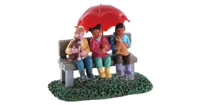 Lemax rainy day with friends kerstdorp figuur type 4 2018