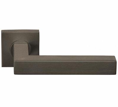 Formani Basics BSQ1-G deurkruk geveerd op vierkant rozet - brons