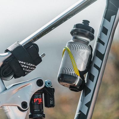 Lezyne Matrix Team Bidonhouder - Rood Lezyne Matrix Team Bidonhouder - Rood