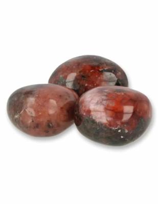 Amfiboliet Trommelstenen Madagaskar Set van Drie