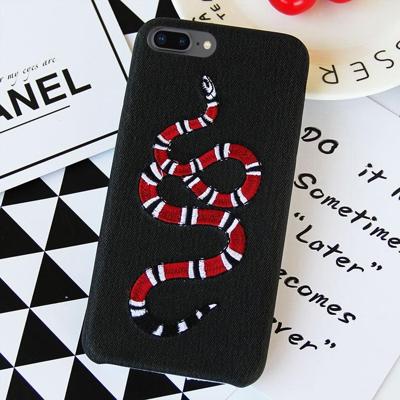 Zwarte achtergrond borduurwerk rode slang patroon PU zachte beschermende case voor iPhone 8 plus & 7 plus Zwarte achtergrond borduurwerk rode slang patroon PU zachte beschermende case voor iPhone 8 plus & 7 plus