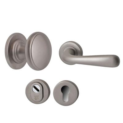 Hardbrass Voordeurset Pragma/Silvia 3-delig linkswijzend SKG3 met kerntrekbeveiliging - PVD Inox Hardbrass Voordeurset Pragma/Silvia 3-delig linkswijzend SKG3 met kerntrekbeveiliging - PVD Inox