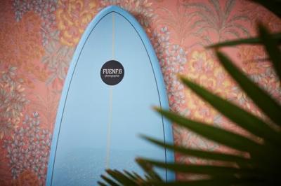 Livingwalls Metropolitan Stories. Travel Stories - Rose - Bladeren - 391284