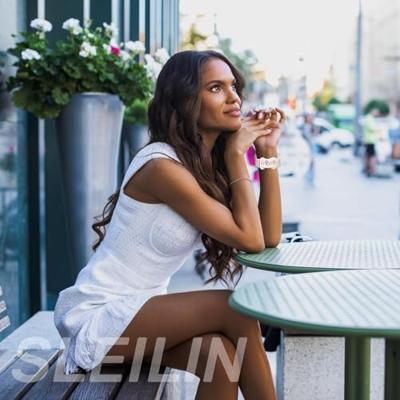 Siliconen bandje met rozen - Sterrenlicht / bruin - Geschikt voor Apple Watch 44mm / 45mm / 46mm / 49mm