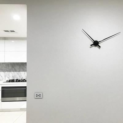 Wandklok - 70 cm - Aluminium - 'Hands'