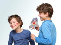 Identity Games Geef Oma Een Kus - thumbnail