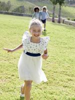 Feestelijke meisjesjurk met ruches blauw, bedrukt - thumbnail