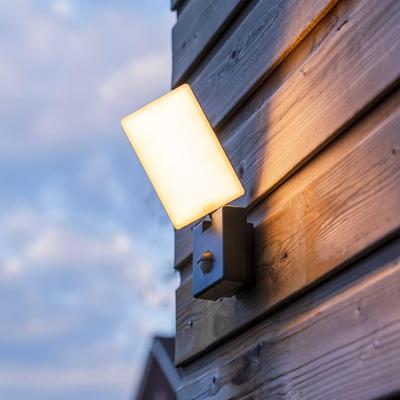 Selby - LED Wandlamp met sensor - 10 Watt 780 Lumen - Bewegingssensor en schemerschakelaar - 3000K warm wit licht - zwart Selby - LED Wandlamp met sensor - 10 Watt 780 Lumen - Bewegingssensor en schemerschakelaar - 3000K warm wit licht - zwart