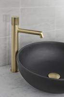 Ben Engraved Line verhoogde wastafelkraan Geborsteld messing - thumbnail