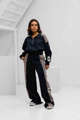 Off The Pitch Ivy Scuba Trainingspak Dames Donkerblauw - Maat XS - Kleur: Donkerblauw | Soccerfanshop Off The Pitch Ivy Scuba Trainingspak Dames Donkerblauw - Maat XS - Kleur: Donkerblauw | Soccerfanshop