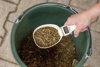 Voerschep met digitale weegschaal - thumbnail