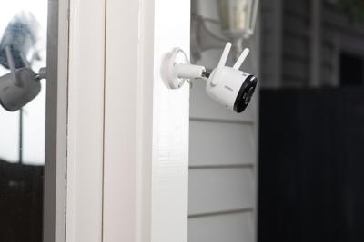 IMOU Bullet 2 4MP - Outdoor Bullet Camera, Super HD 2K with Full Colour Nightvision, Built In Spotlights, AI Human Detection, 2 Way Audio, 110dB Siren & Local Hot-Spot Connection - H.265
