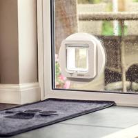SUREFLAP 4-WEG HUISDIERLUIK MET MICROCHIPHERKENNING WIT 21X21 CM - thumbnail